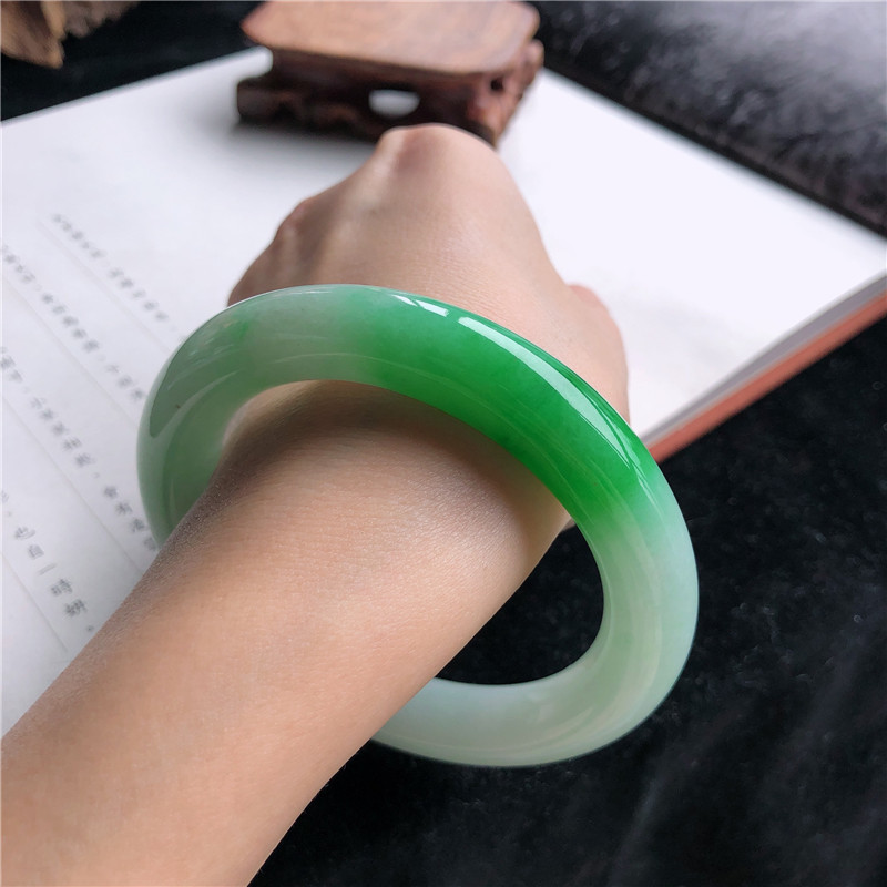 Natural Burmese Jadeite Bracel - огляд і ціна Lighting & Home Decor Studio