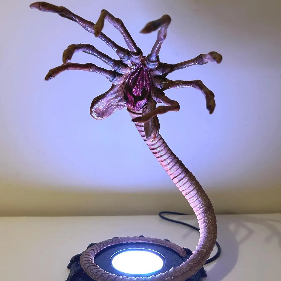 Alien Facehugger Lamp Nightlig - огляд і ціна Home Lighting And Decor